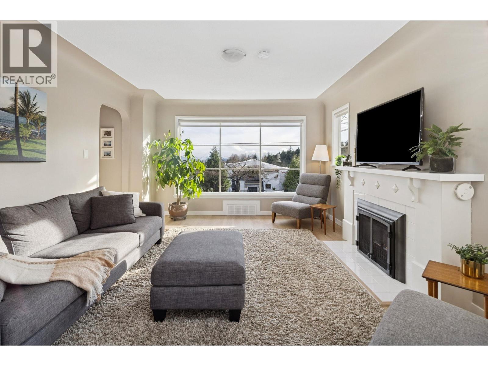 506 TEMPE CRESCENT, North Vancouver