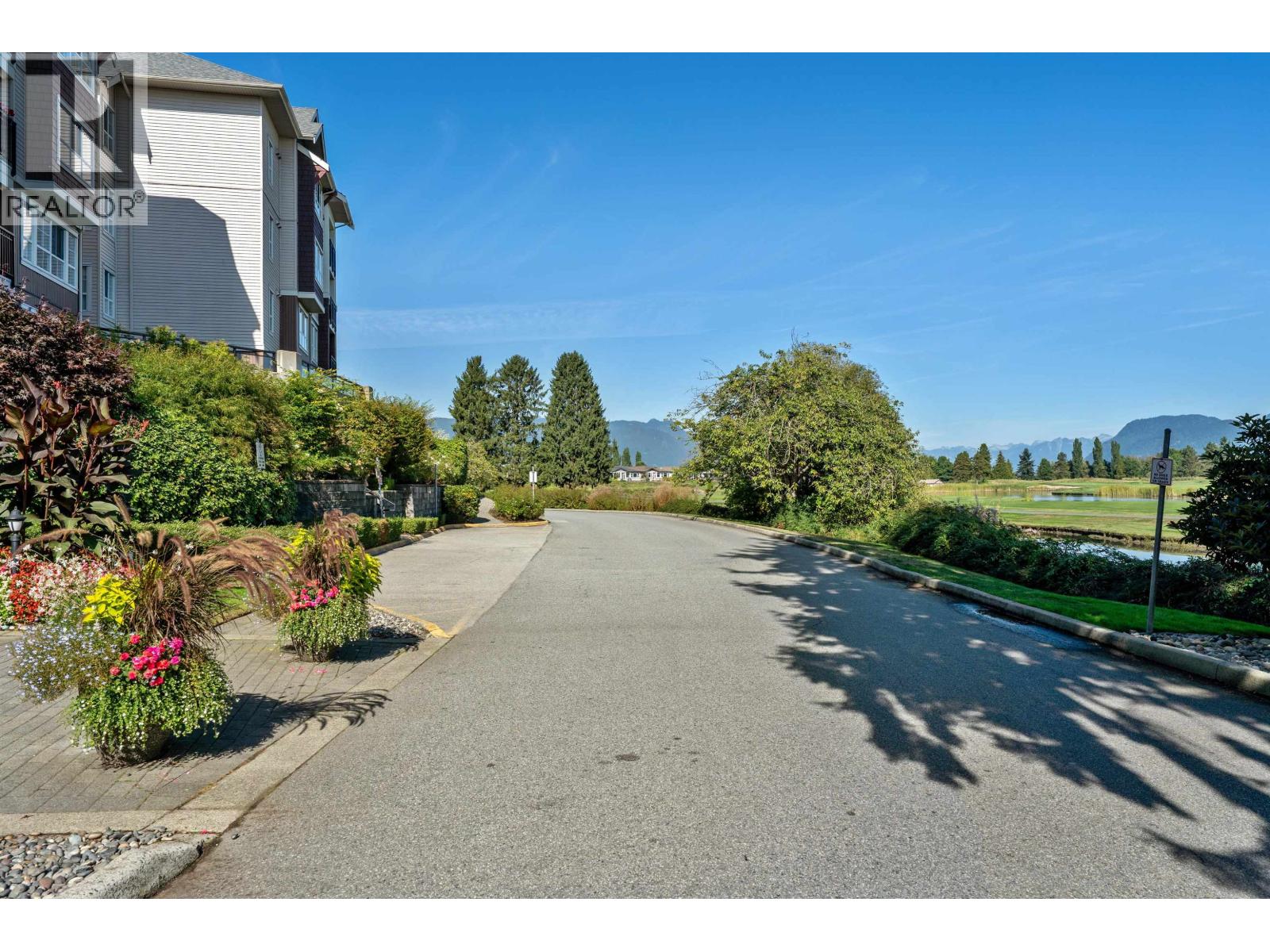 113 19677 MEADOW GARDENS WAY, Pitt Meadows