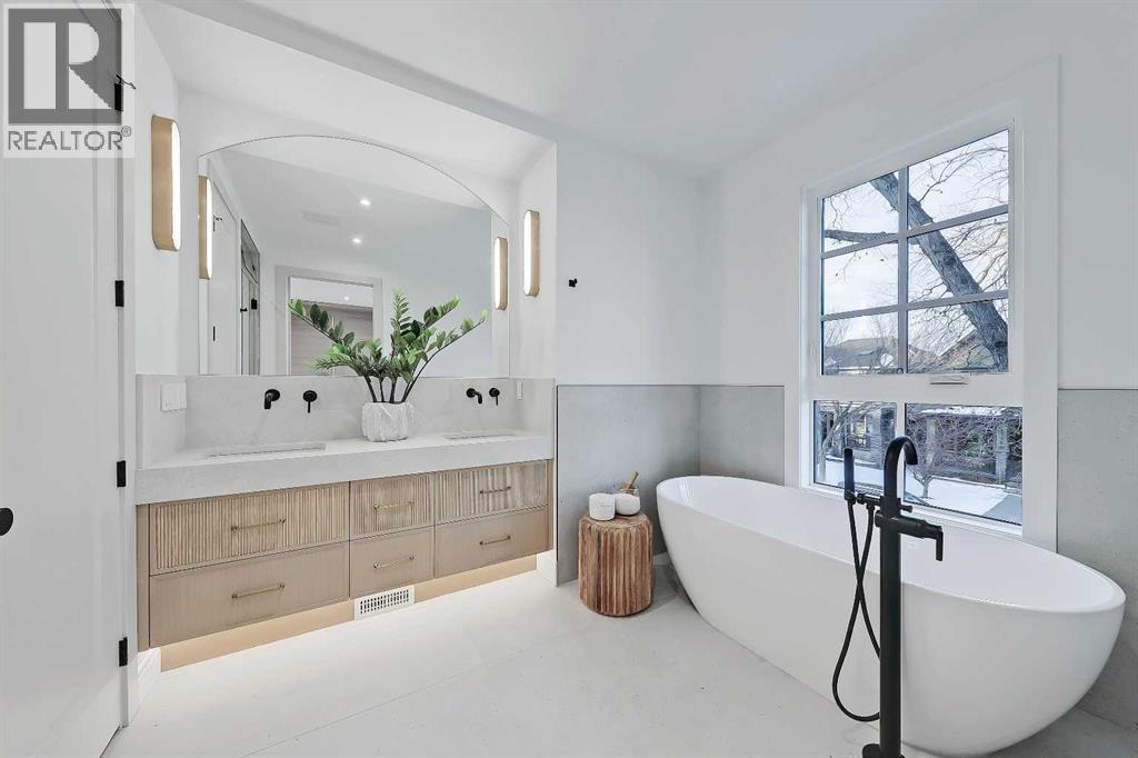 Single Family House for Sale in   Avenue SW Altadore Calgary 