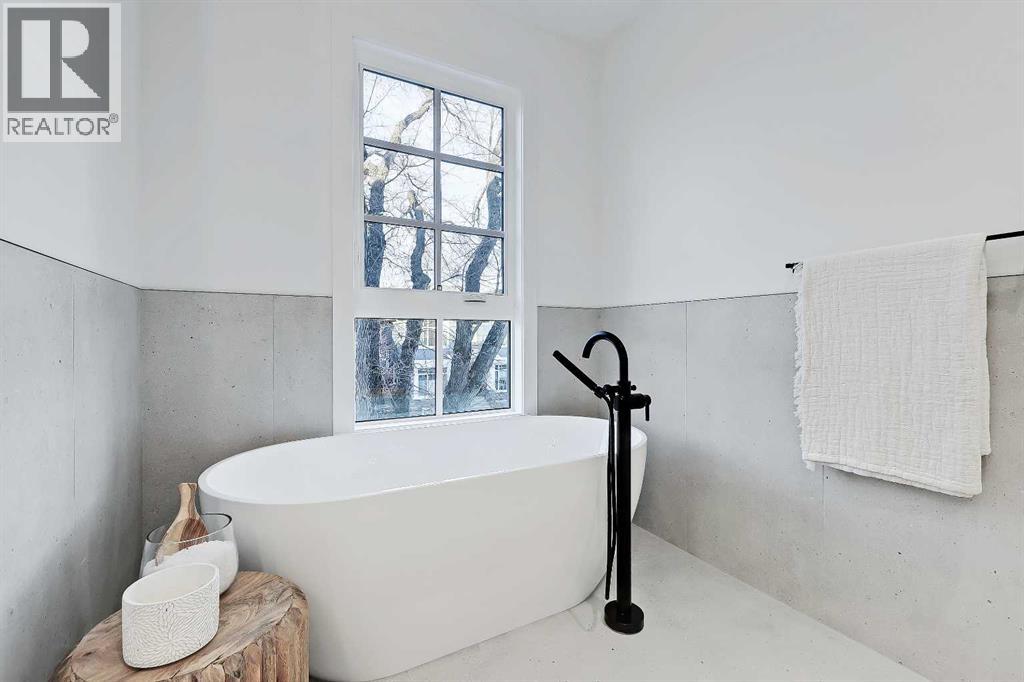 Single Family House for Sale in   Avenue SW Altadore Calgary 