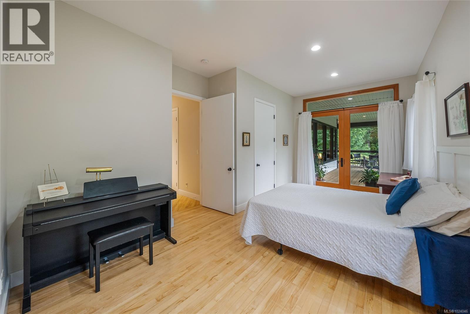 1875 Ashling Rd, Qualicum Beach