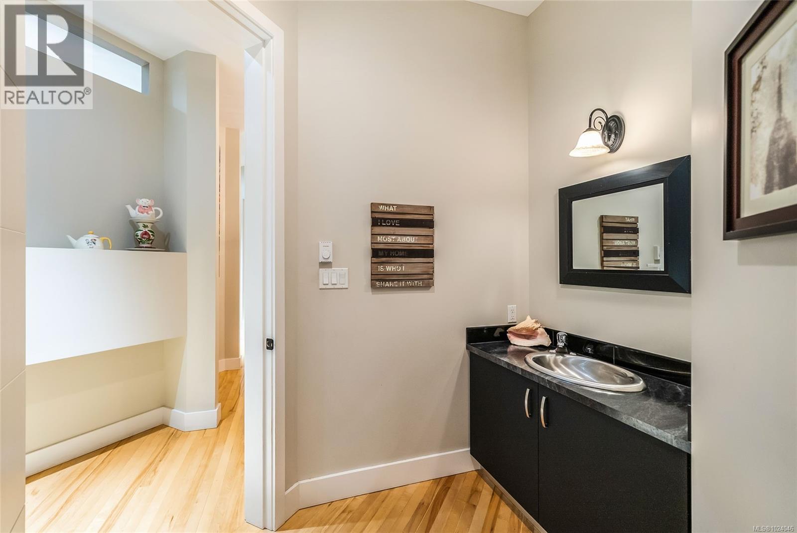 1875 Ashling Rd, Qualicum Beach