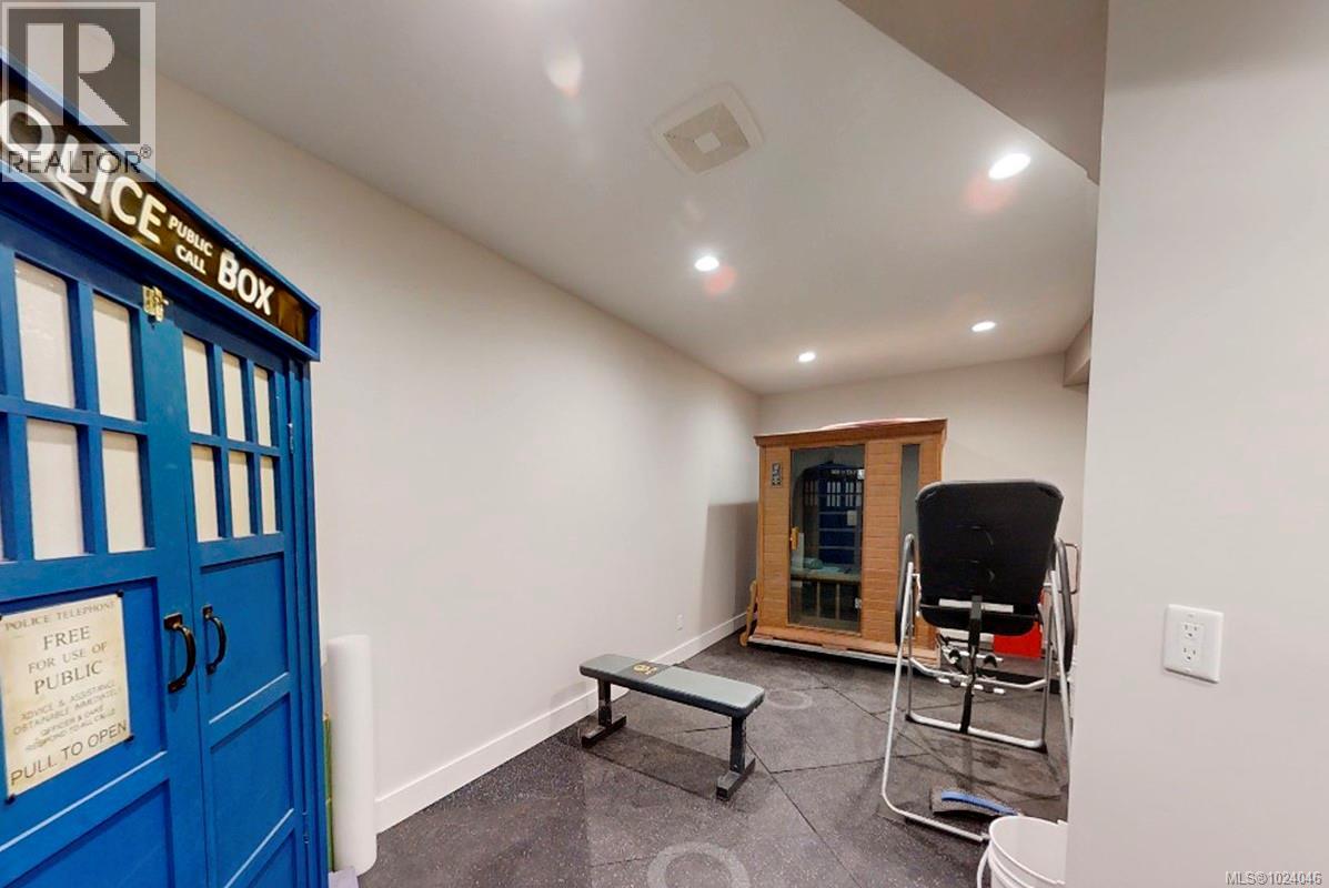 1875 Ashling Rd, Qualicum Beach