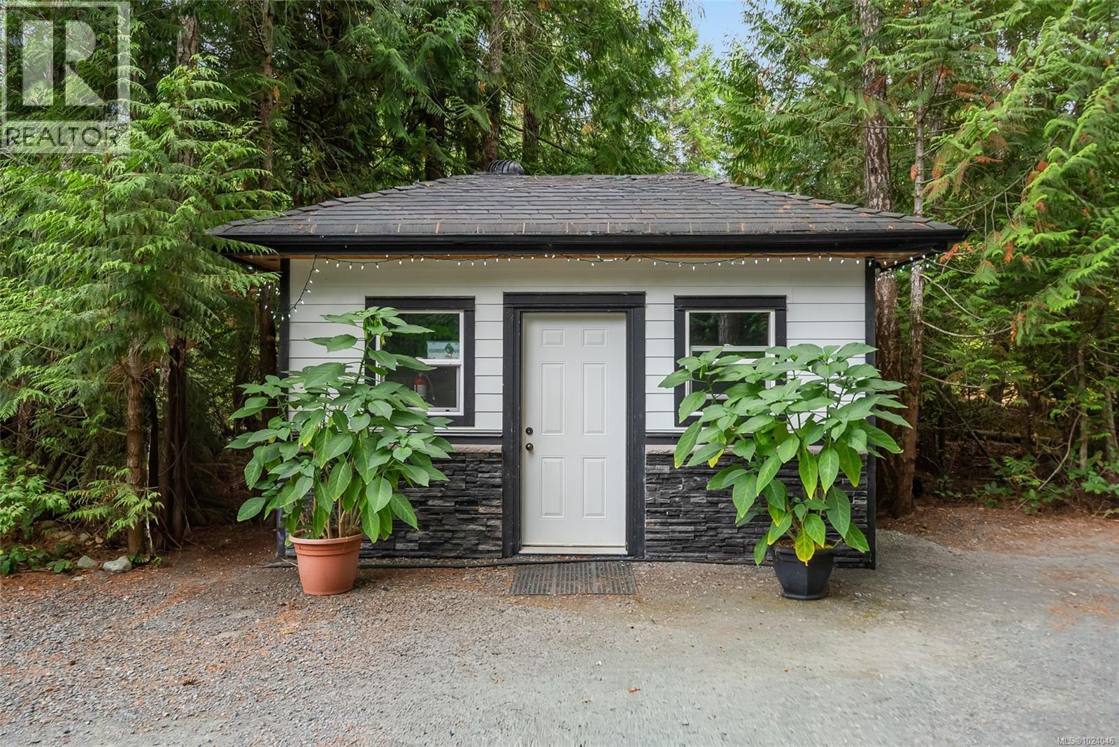 1875 Ashling Rd, Qualicum Beach