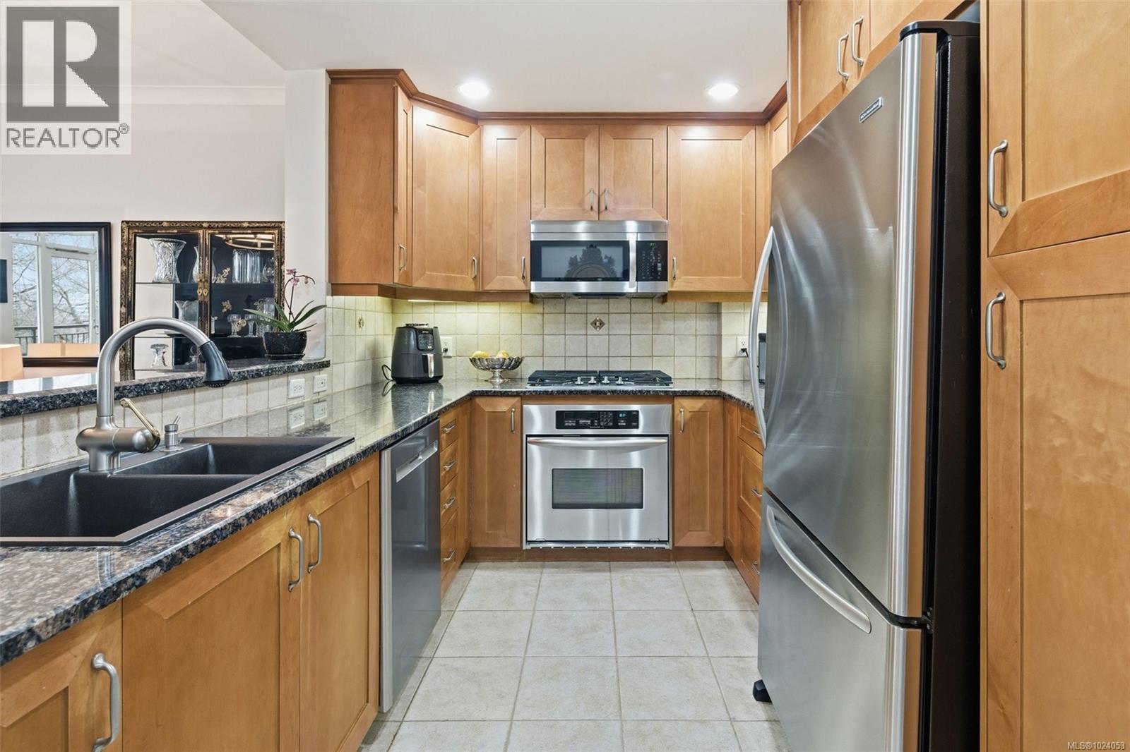 618 21 Dallas Rd, Victoria