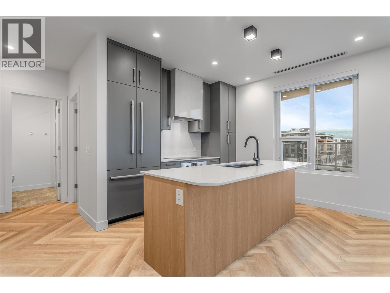 #409-3340 Lakeshore Road, Kelowna