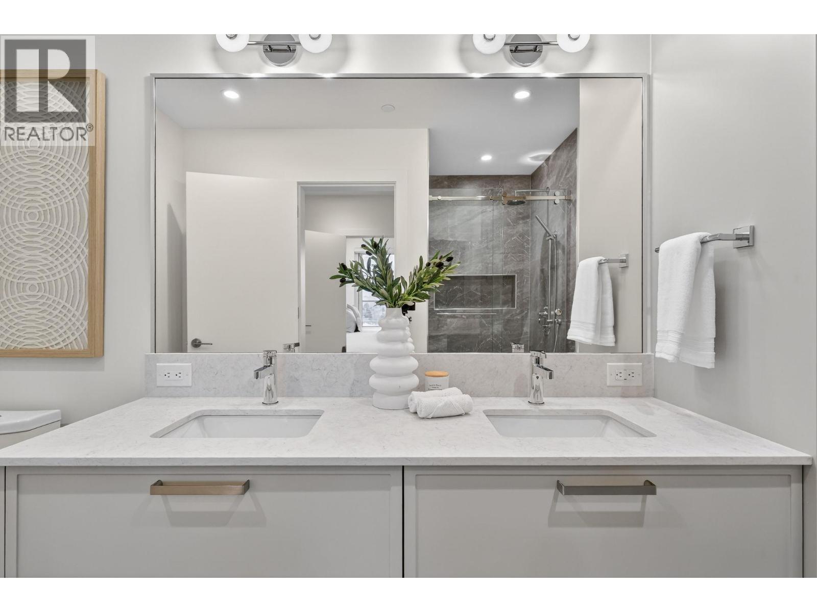 #713 3340 Lakeshore Road - 25