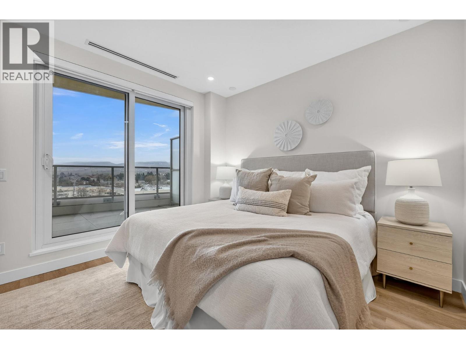 713 3340 Lakeshore Road, Kelowna