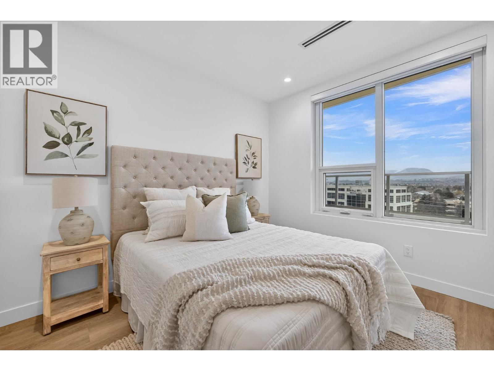 713 3340 Lakeshore Road, Kelowna