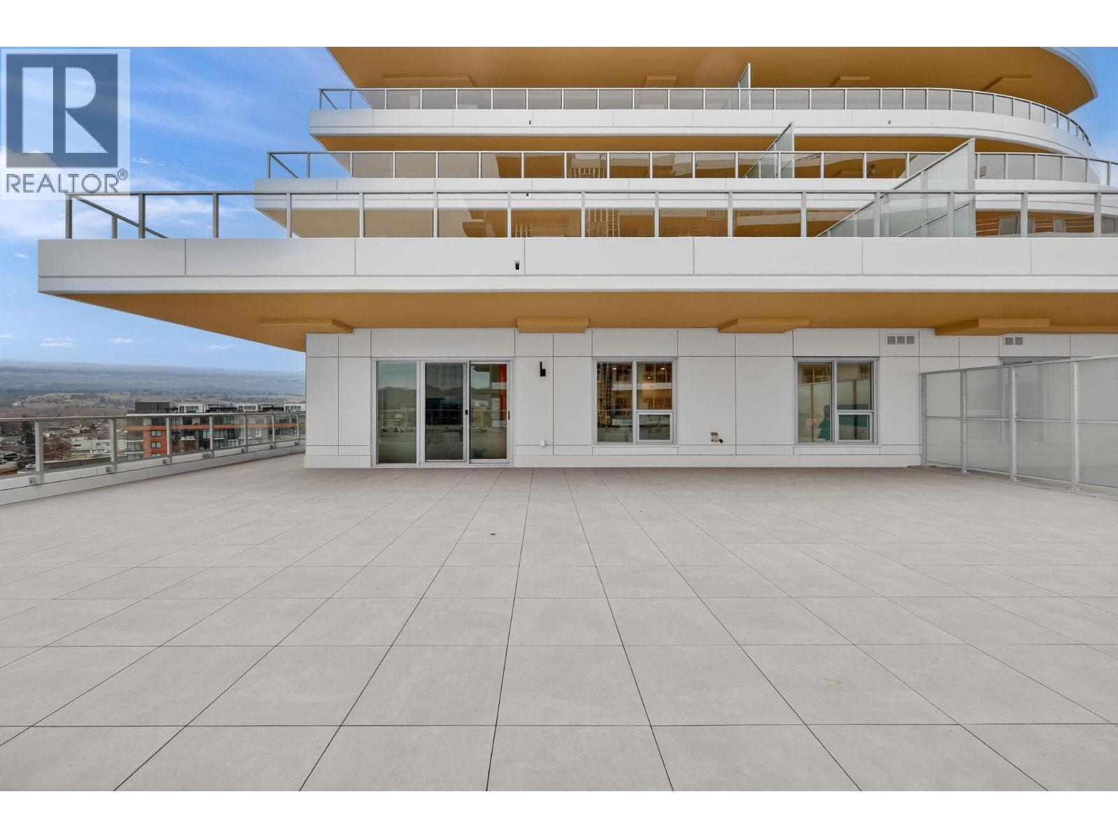 713 3340 Lakeshore Road, Kelowna