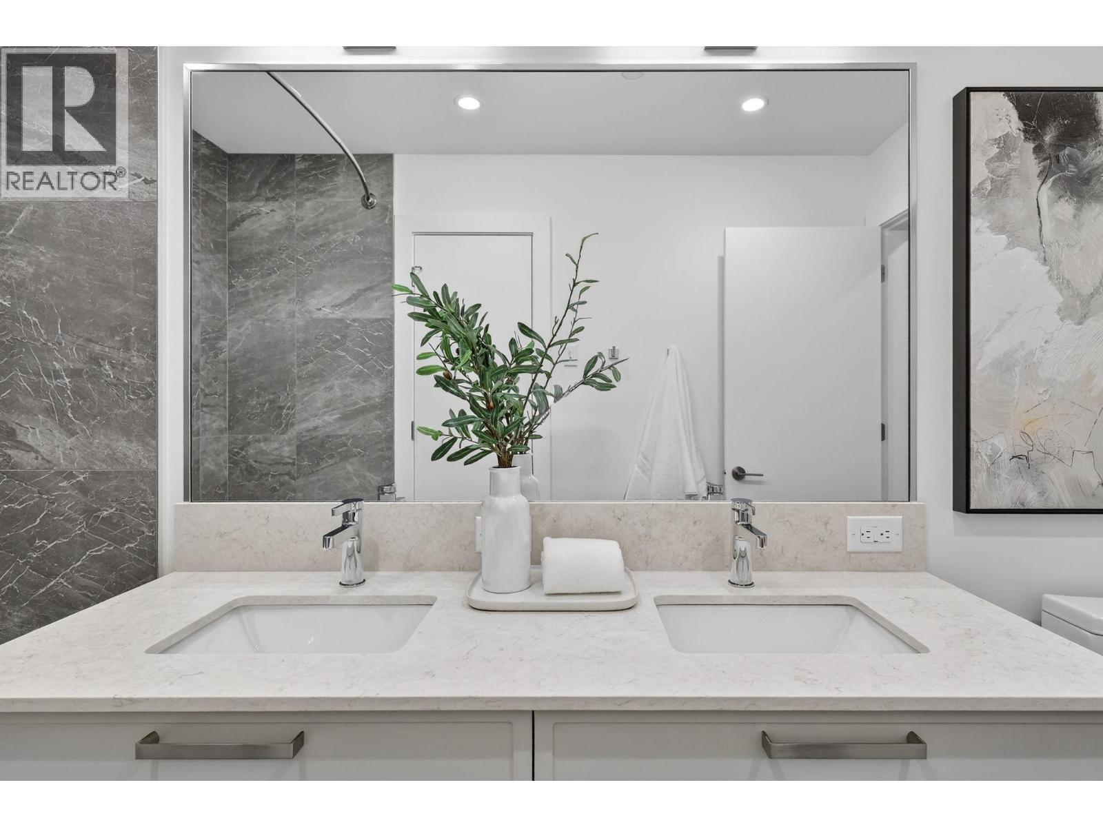 713 3340 Lakeshore Road, Kelowna