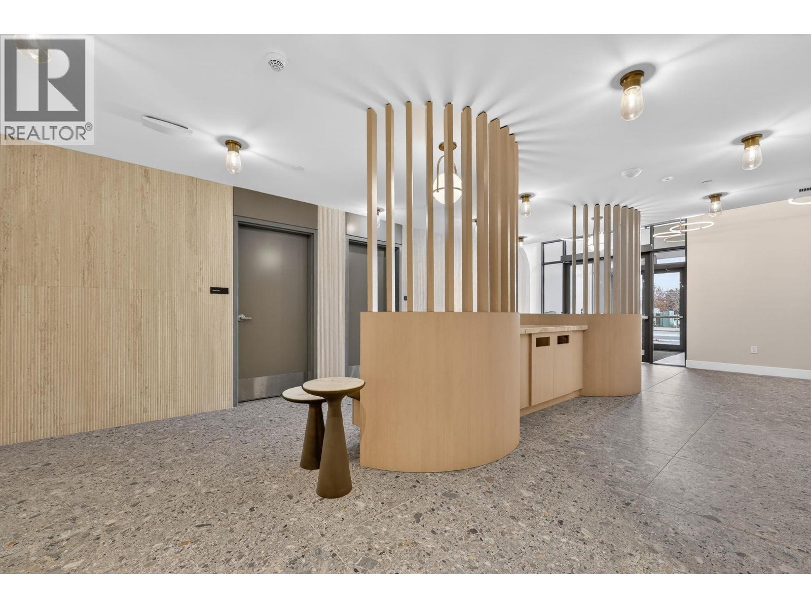 713 3340 Lakeshore Road, Kelowna