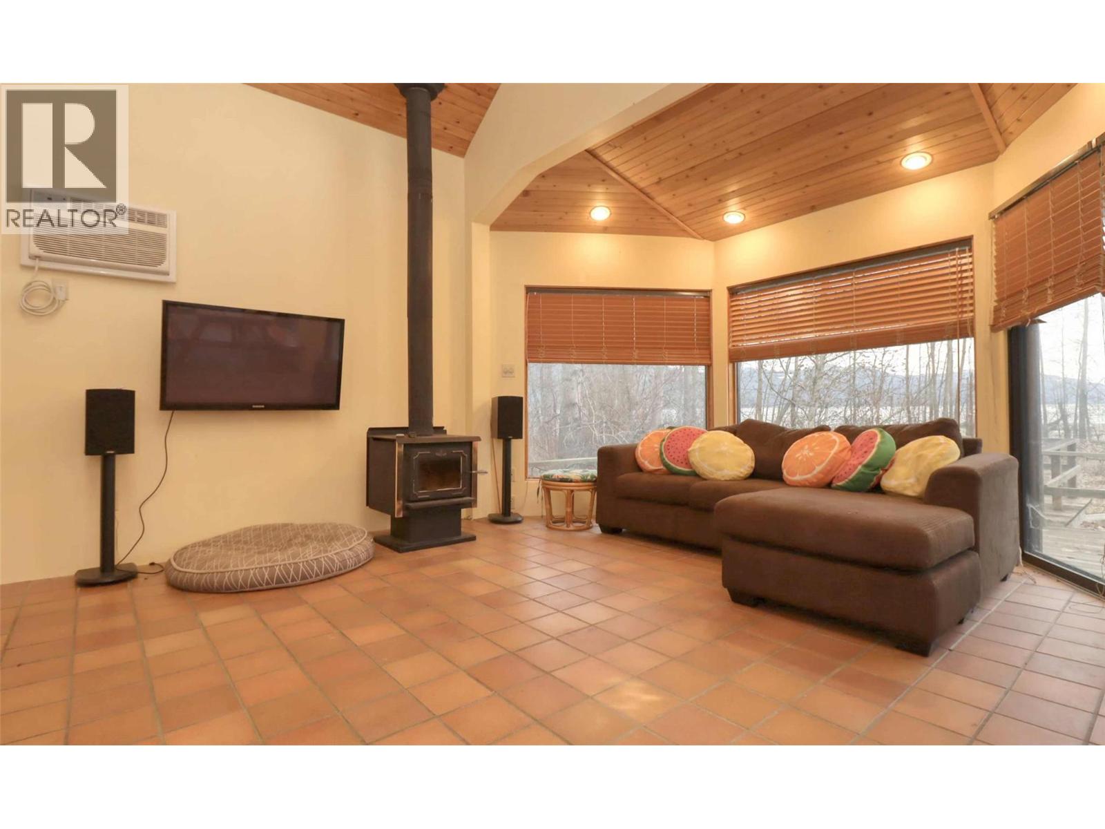 6884 Squilax-Anglemont Road, Magna Bay