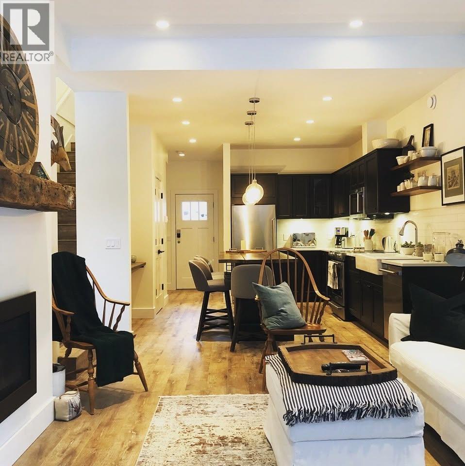 721 WELLINGTON DRIVE, North Vancouver