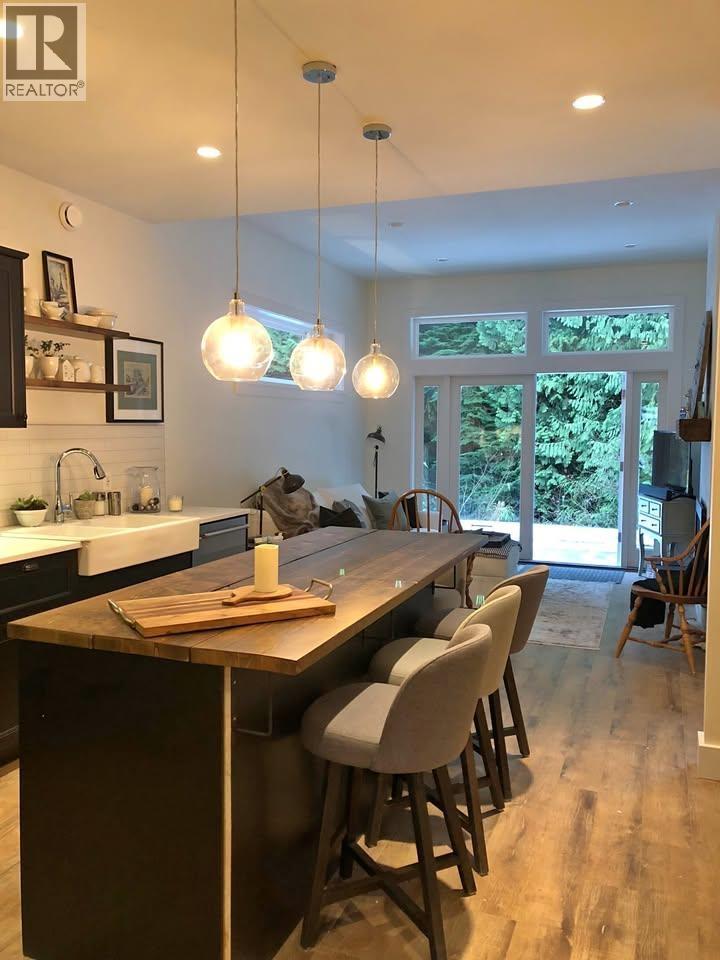 721 WELLINGTON DRIVE, North Vancouver