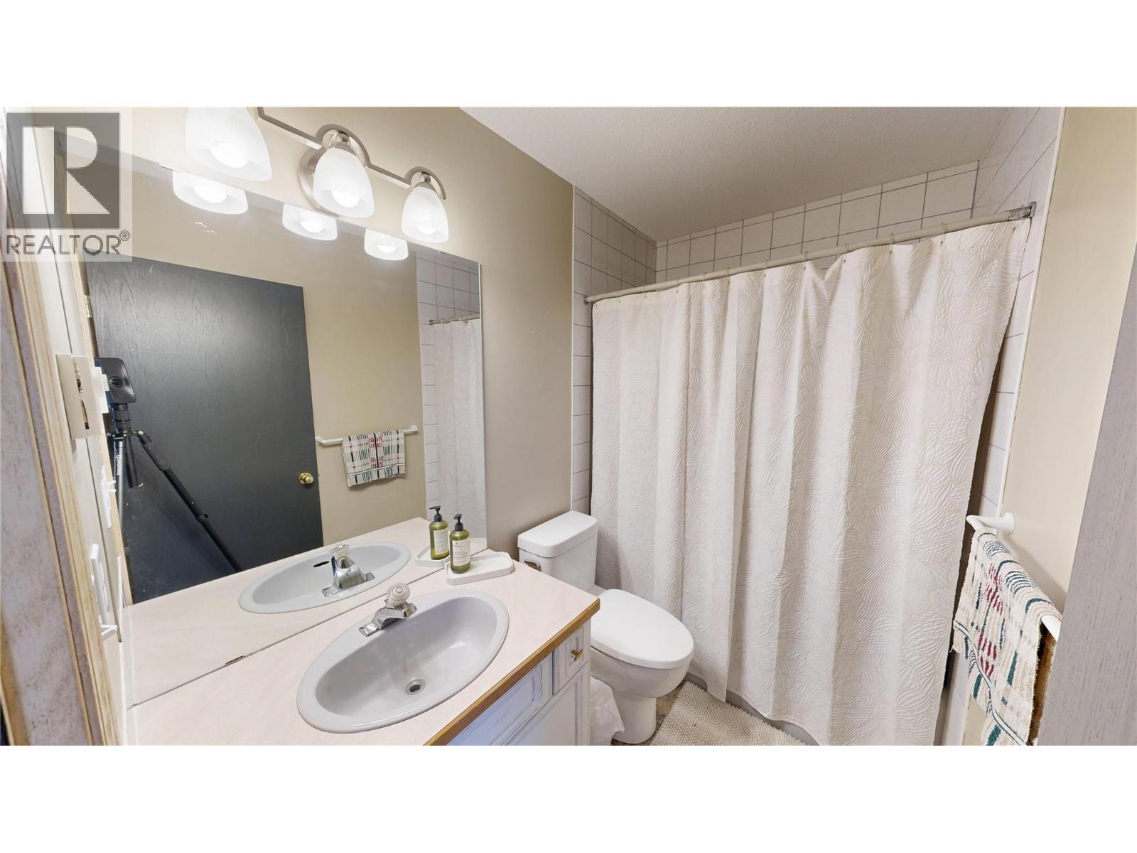 4850 MCKAY Street Unit# 2 - Photo 5 of 30, Radium Hot Springs, British Columbia