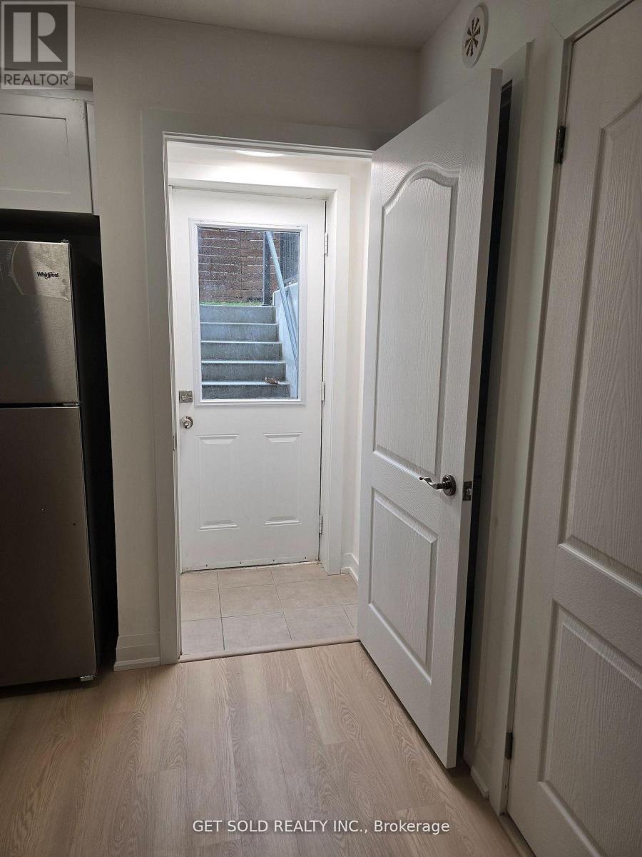 #421 8 DRUMMOND STREET - 9