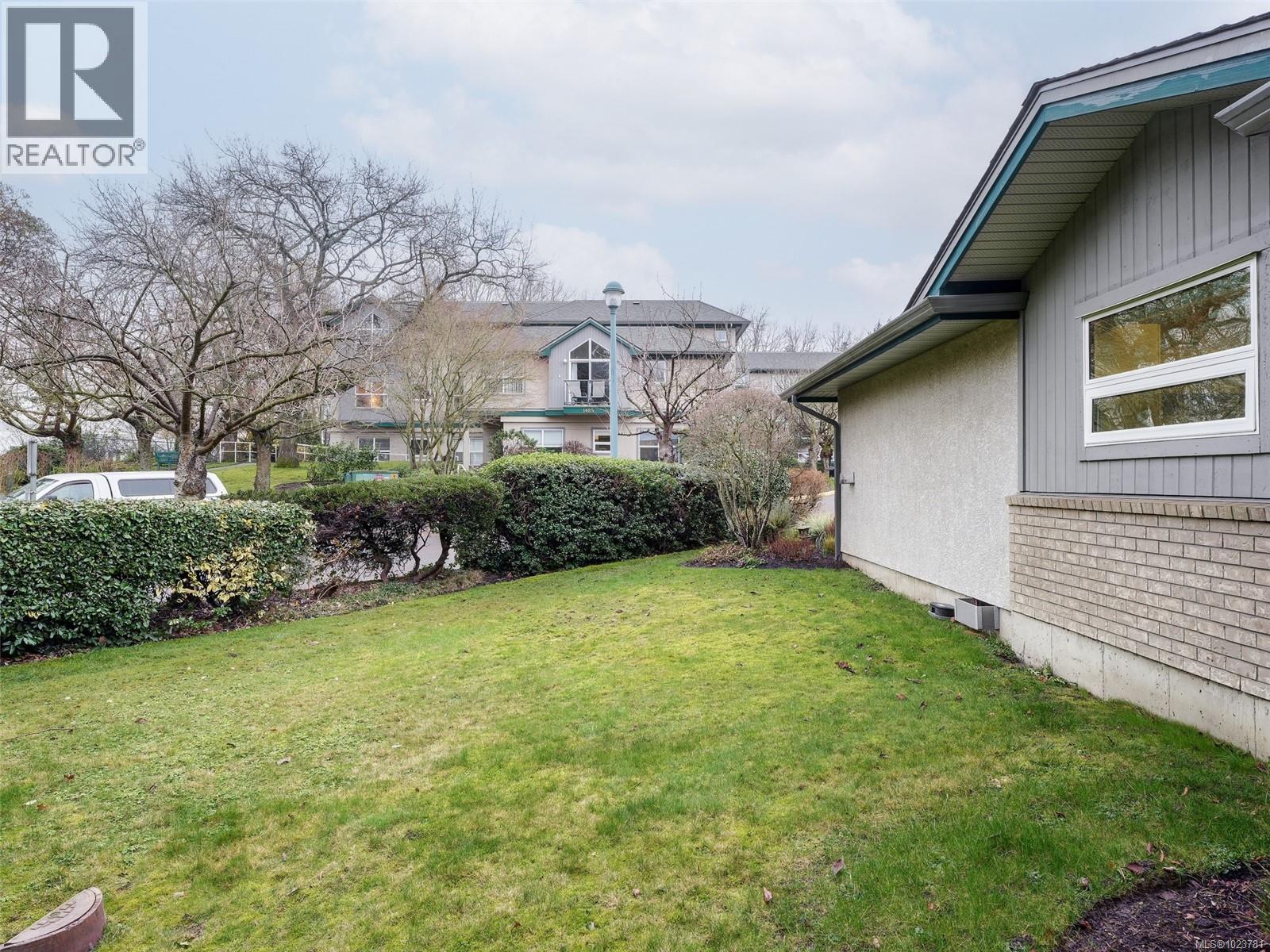 2 1473 Garnet Road, Saanich