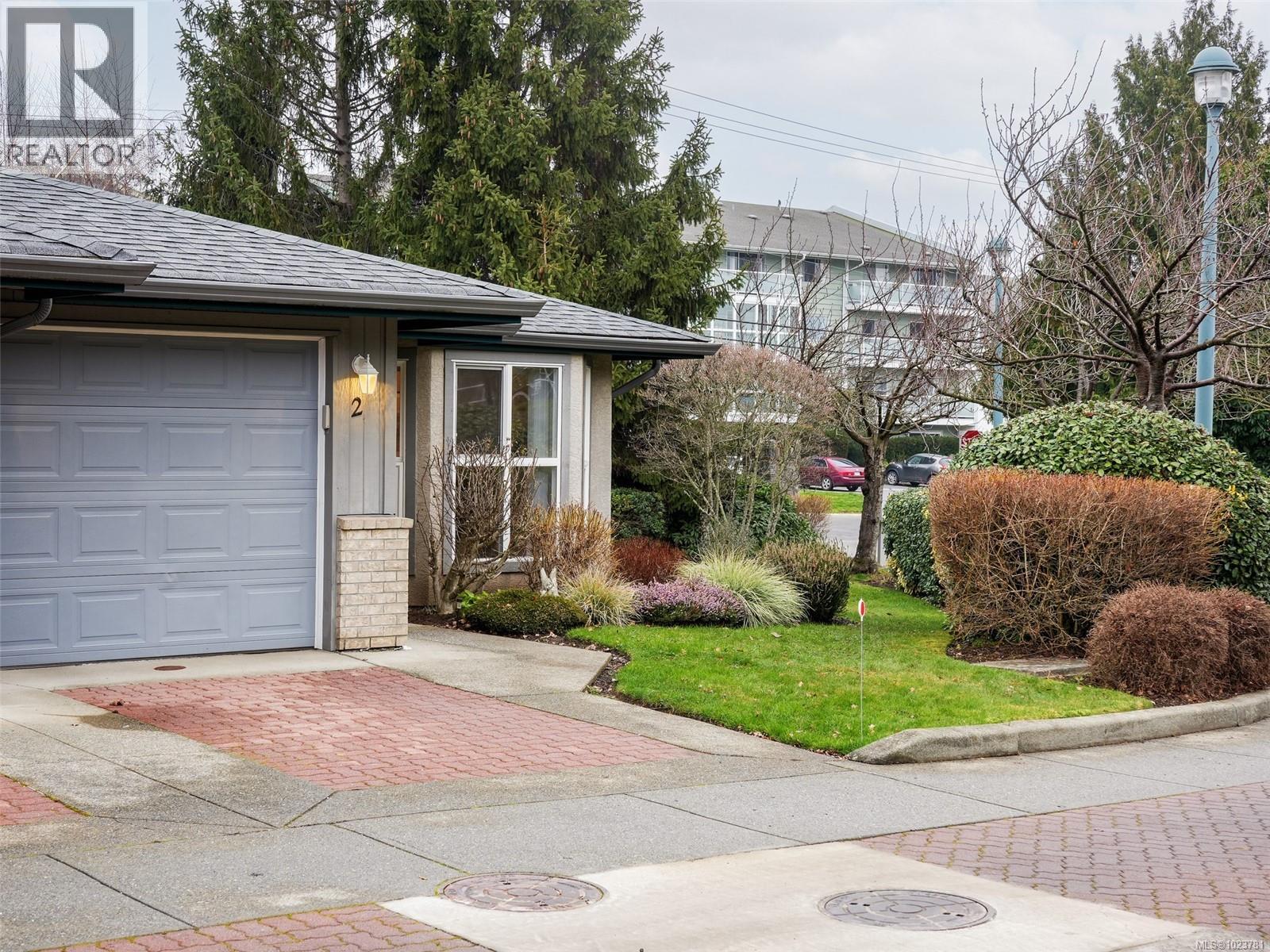 2 1473 Garnet Road, Saanich