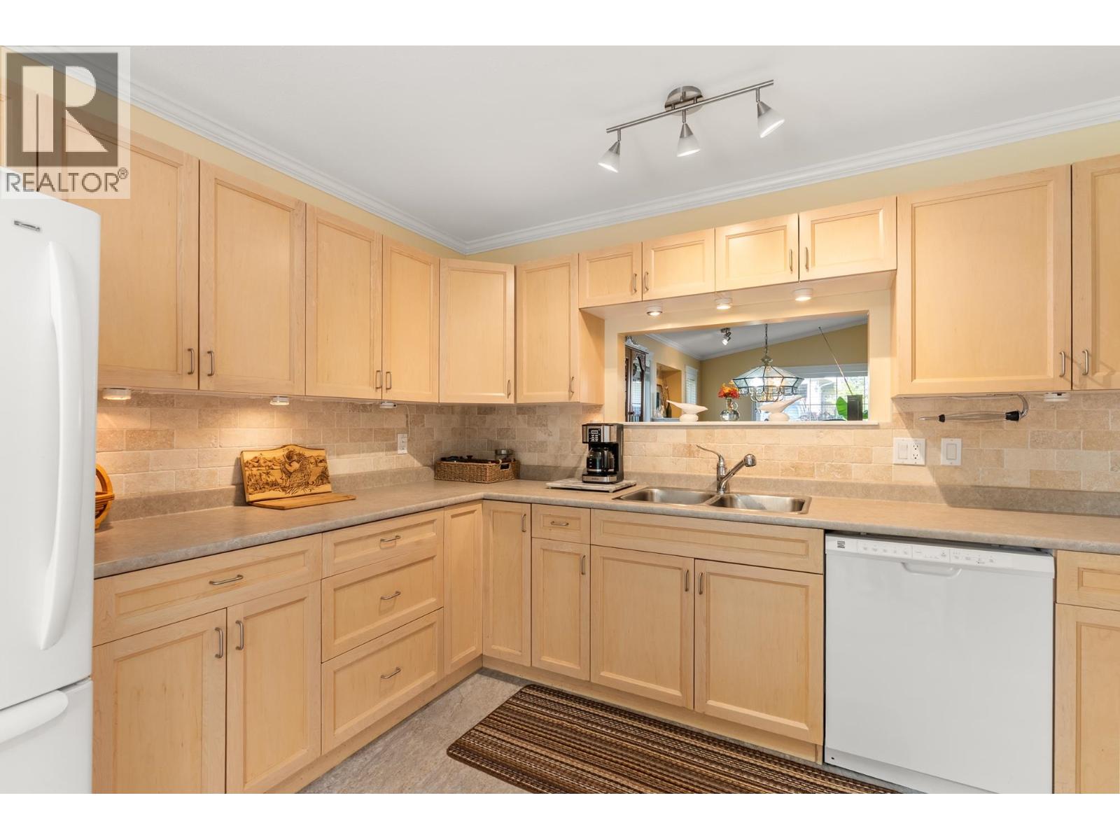 5722 EMILY WAY, Sechelt