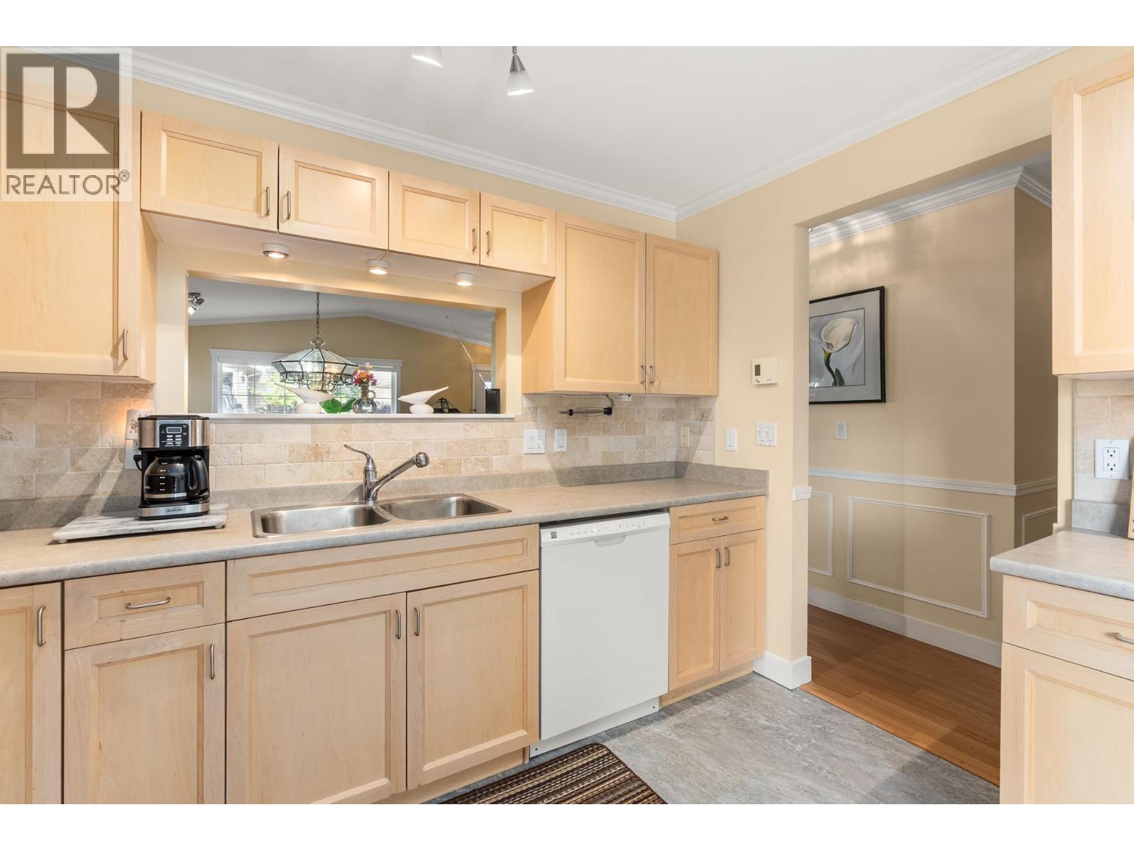 5722 EMILY WAY, Sechelt