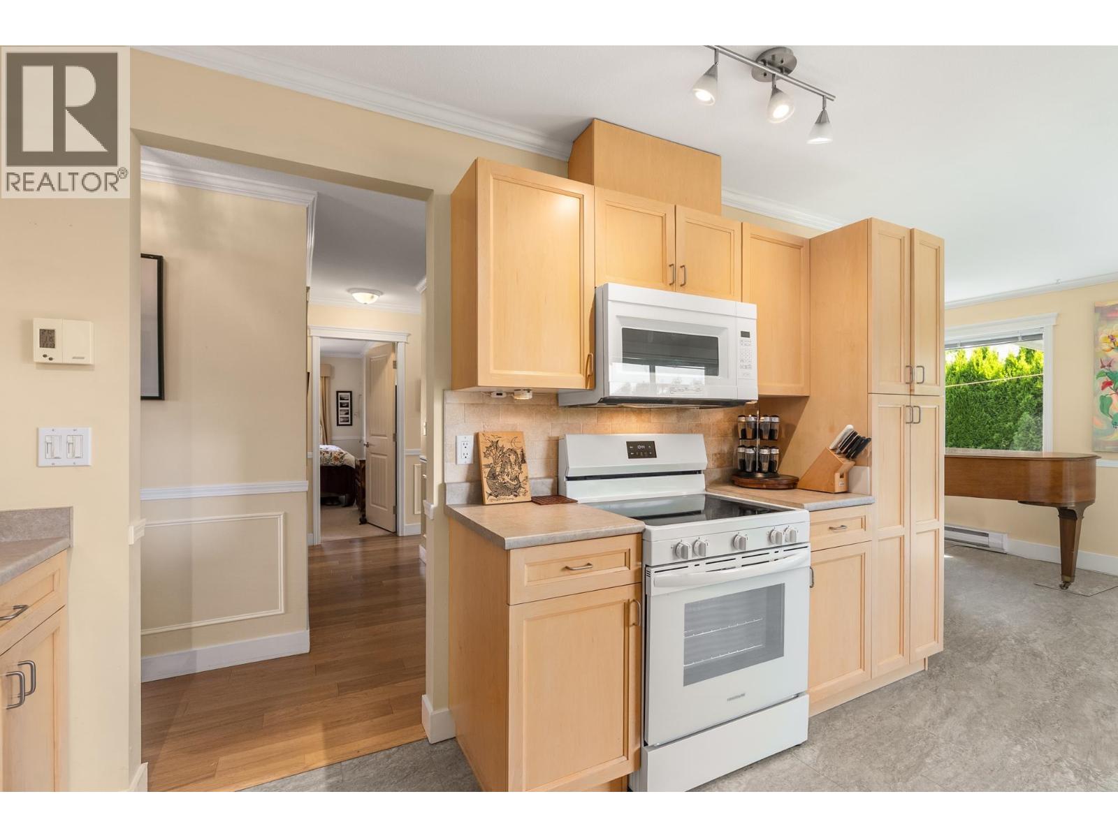 5722 EMILY WAY, Sechelt