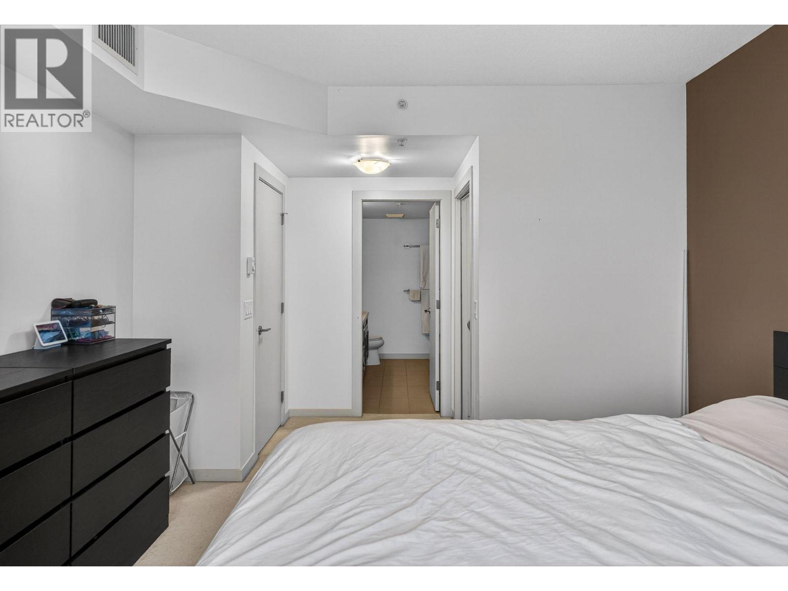 801 1075 Sunset Drive, Kelowna