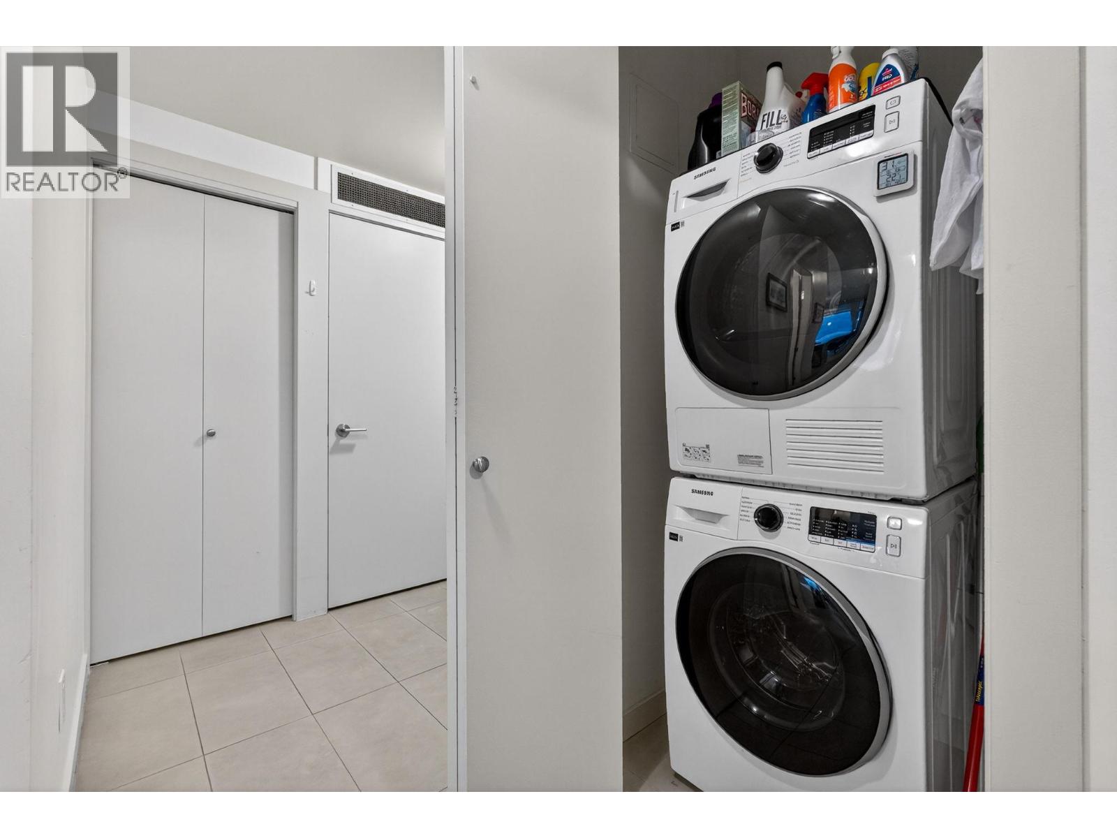 801 1075 Sunset Drive, Kelowna