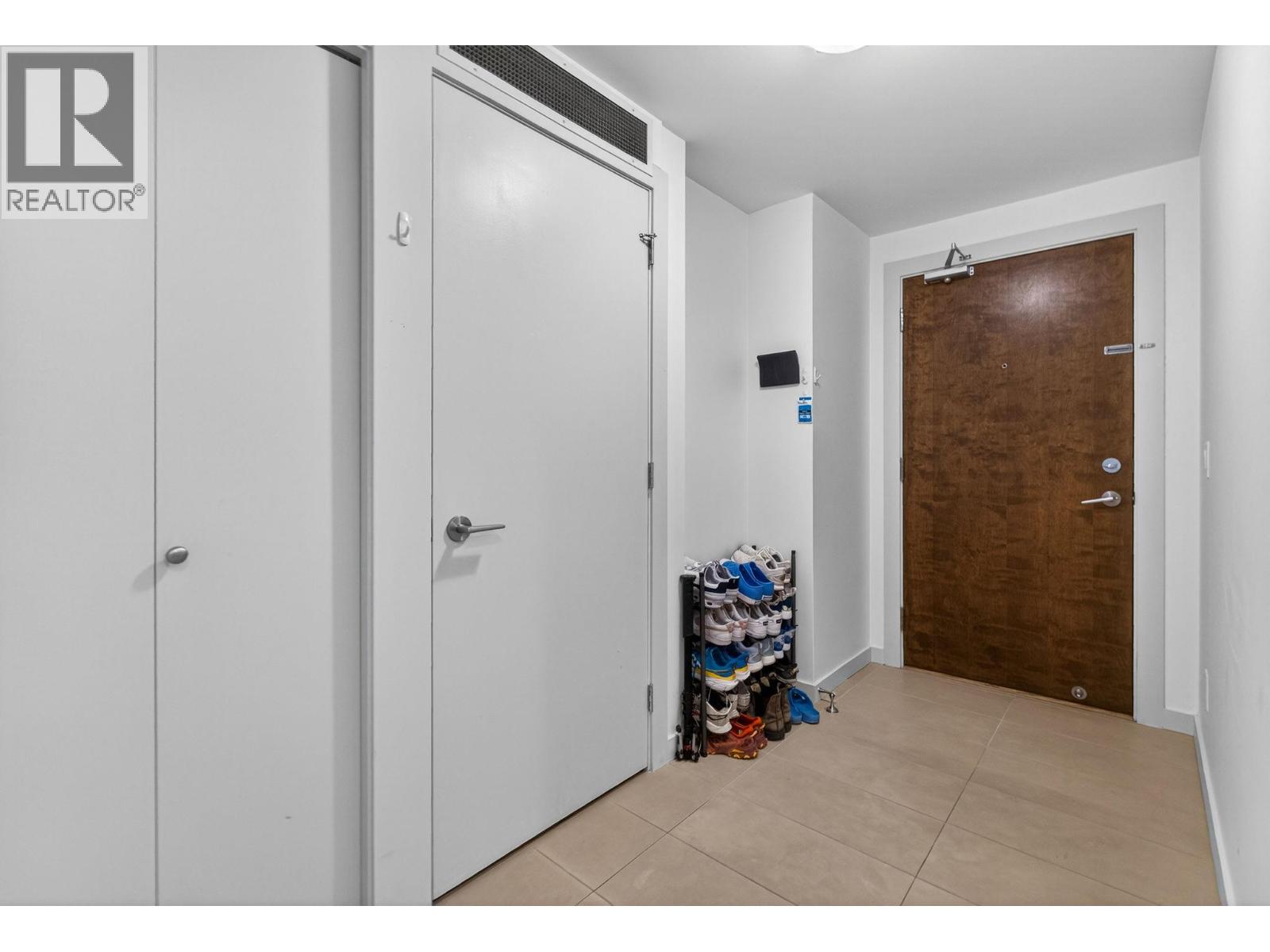 801 1075 Sunset Drive, Kelowna