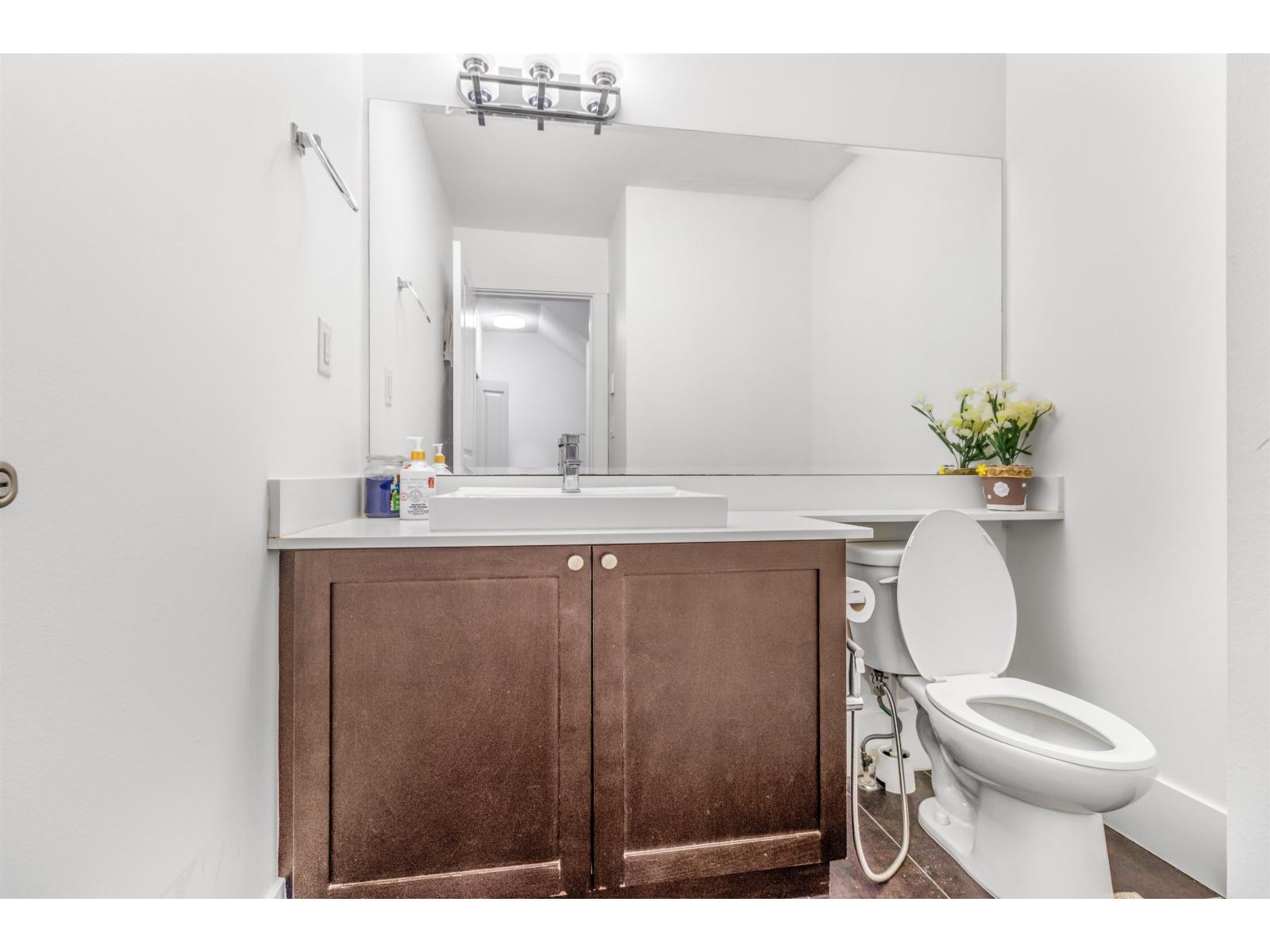 13 19752 55A AVENUE, Langley