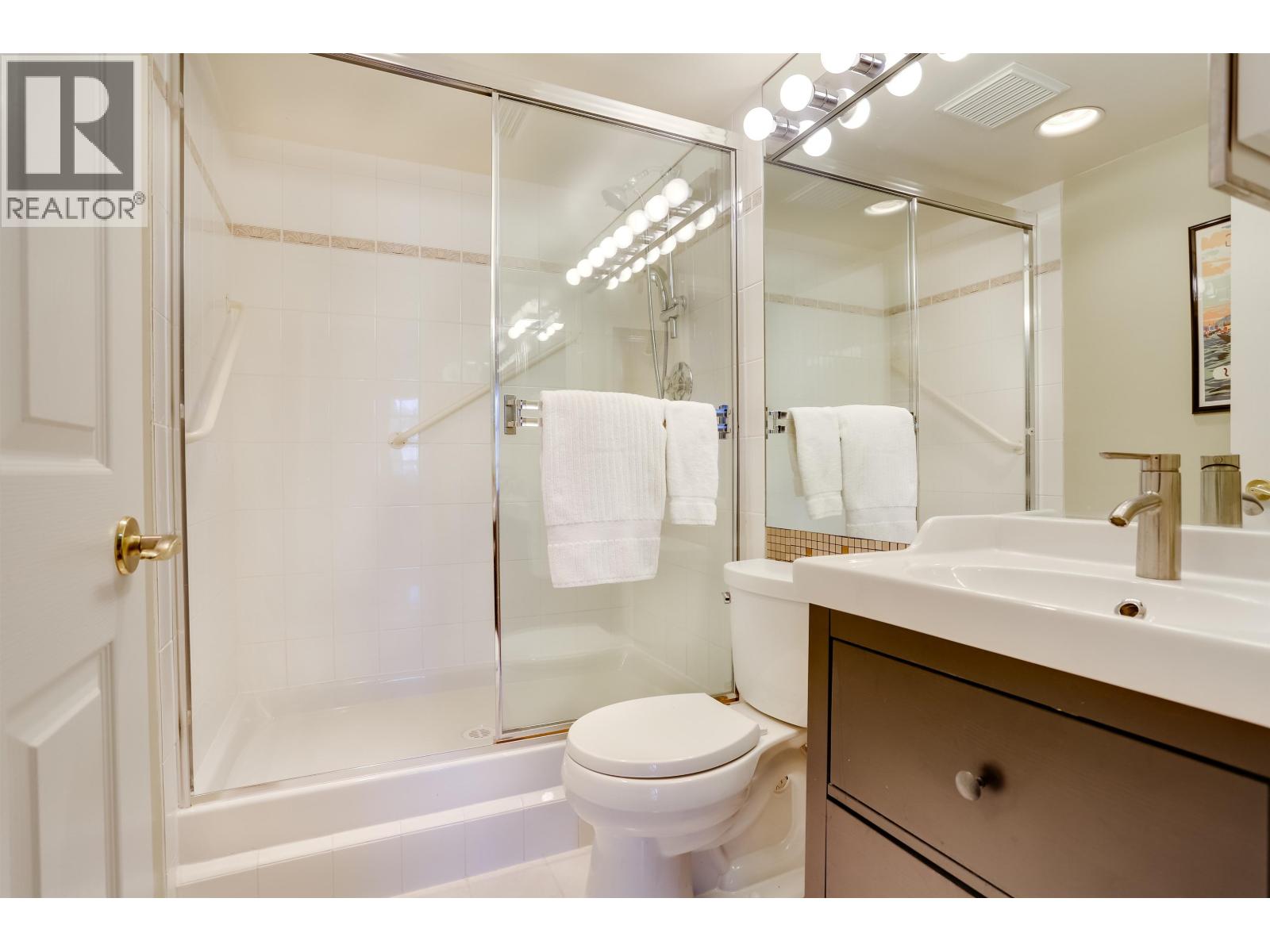 #205-1118 55TH Street, Delta