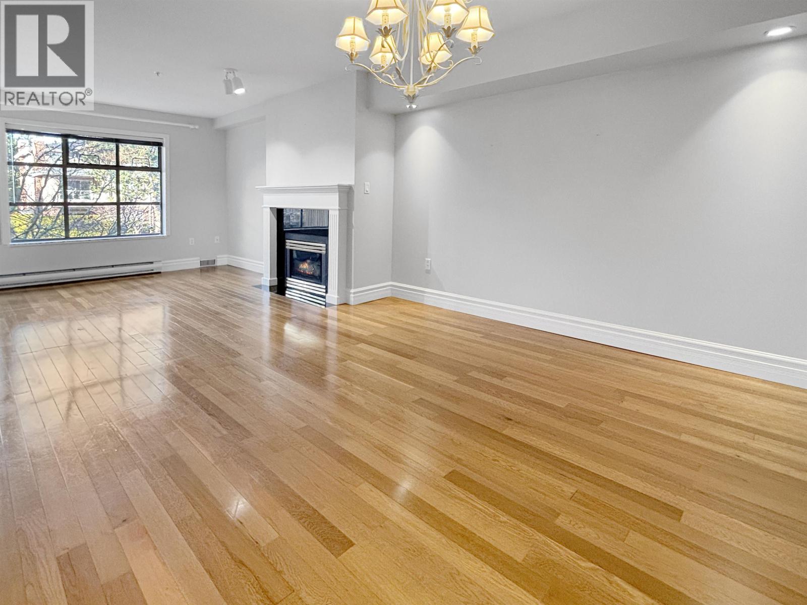 #205-1118 55TH Street, Delta