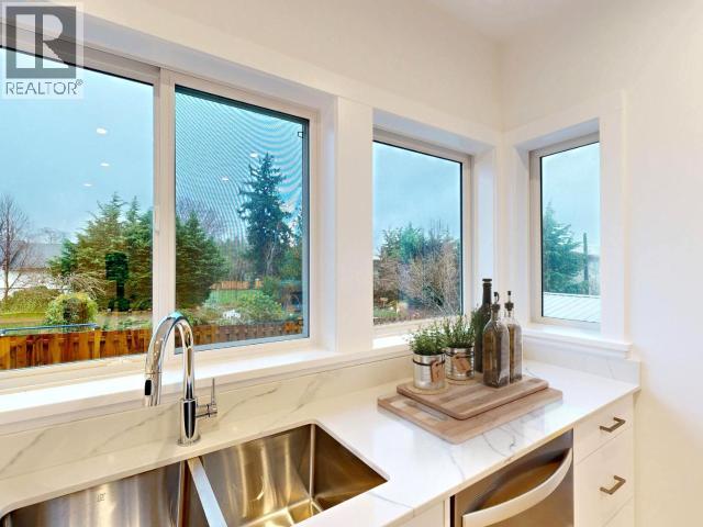 #C104 6900 BURNABY STREET - 9