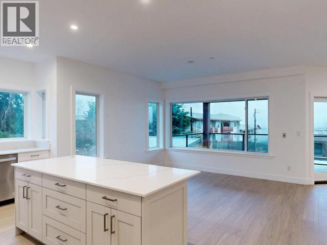 C204-6900 BURNABY STREET, Powell River