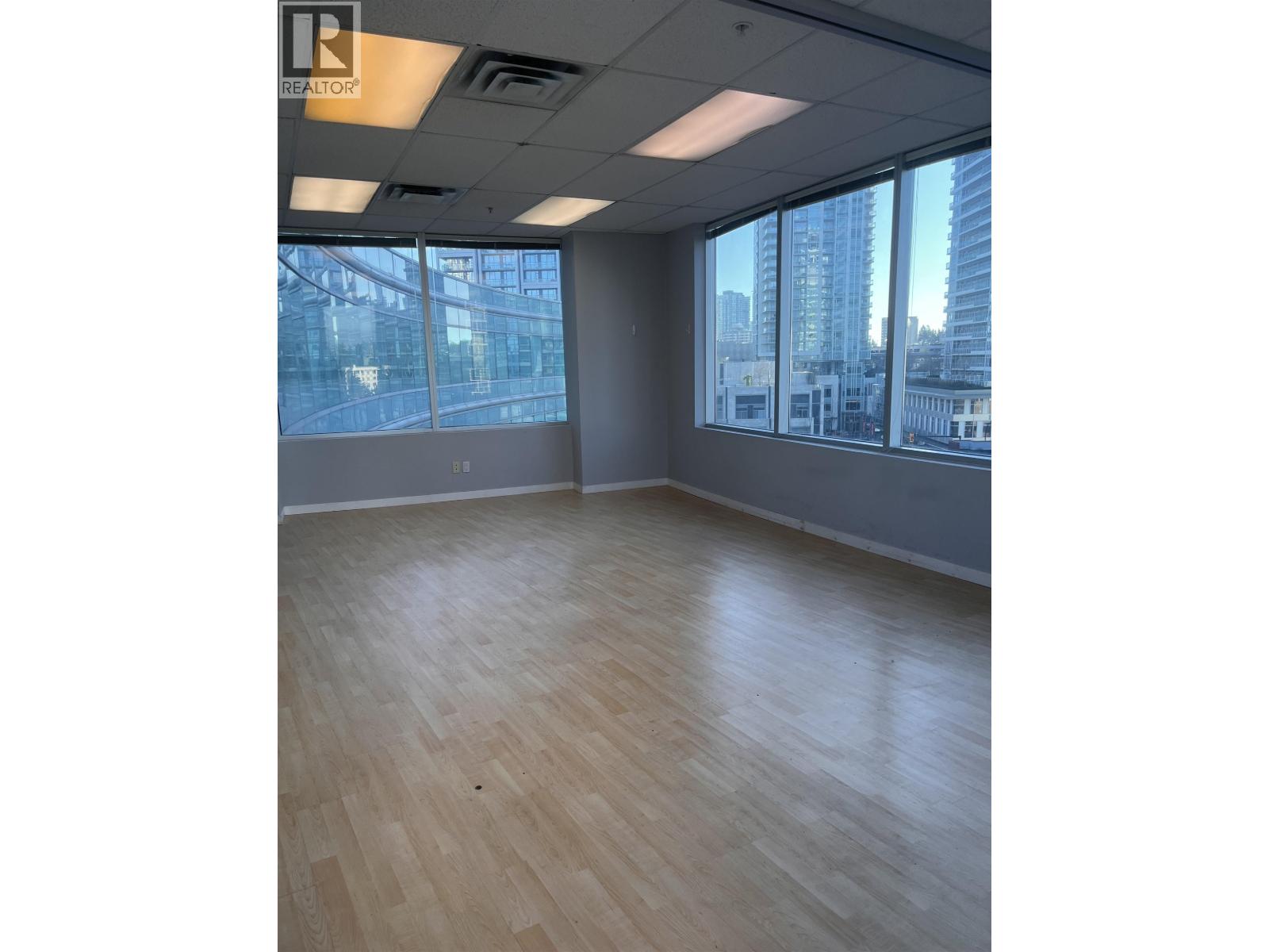 Office in Burnaby - Image 4