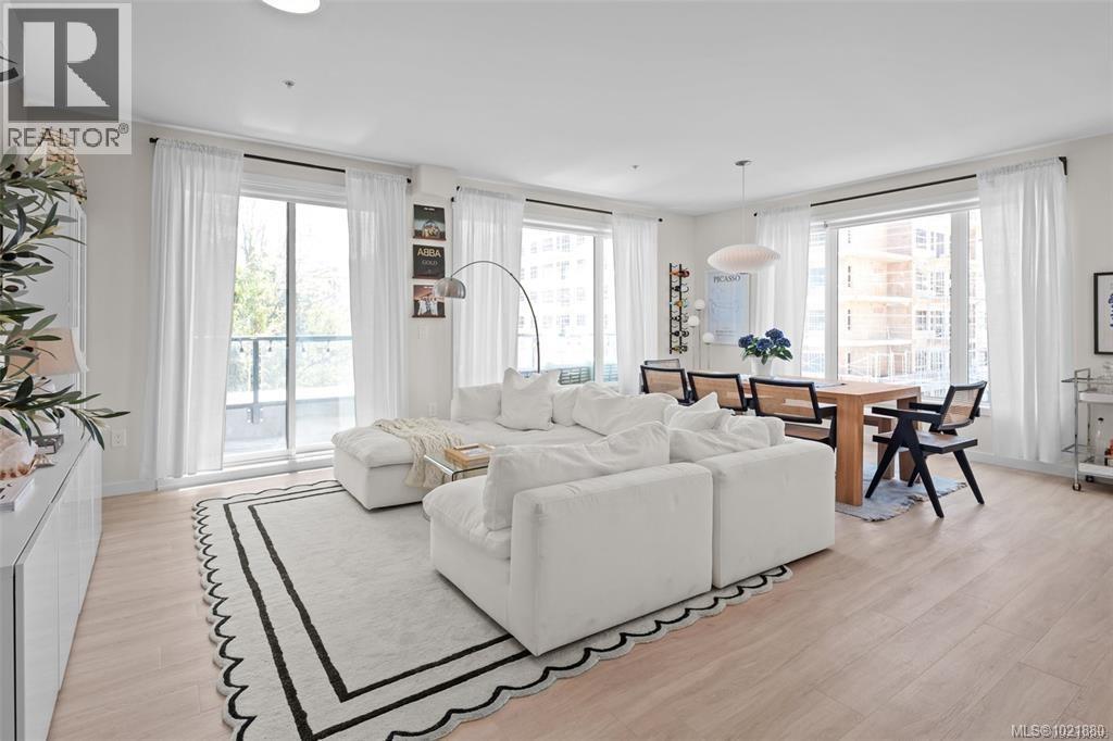 301 842 Orono Ave, Langford