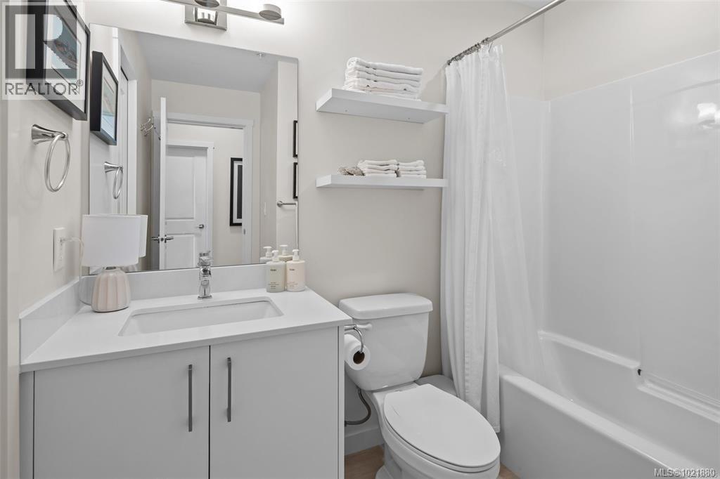 301 842 Orono Ave, Langford