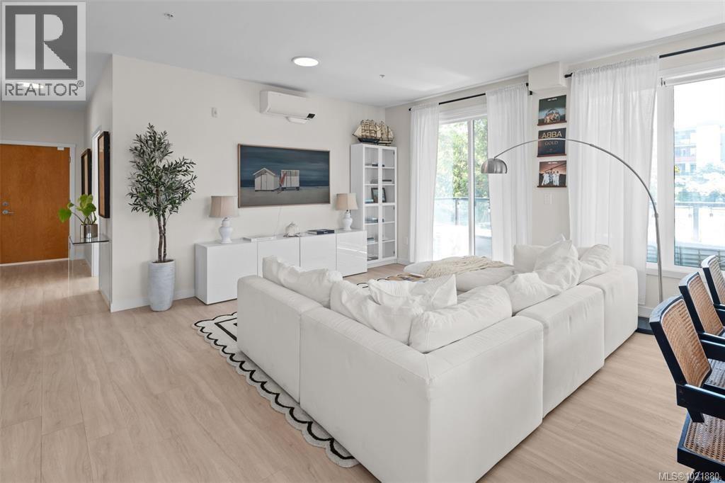 301 842 Orono Ave, Langford