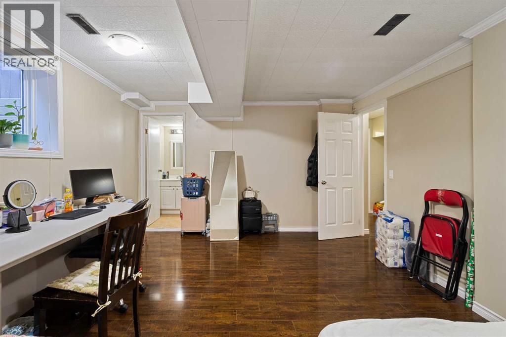 Single Family House for Sale in  Bedford Road NE Beddington Heights Calgary 