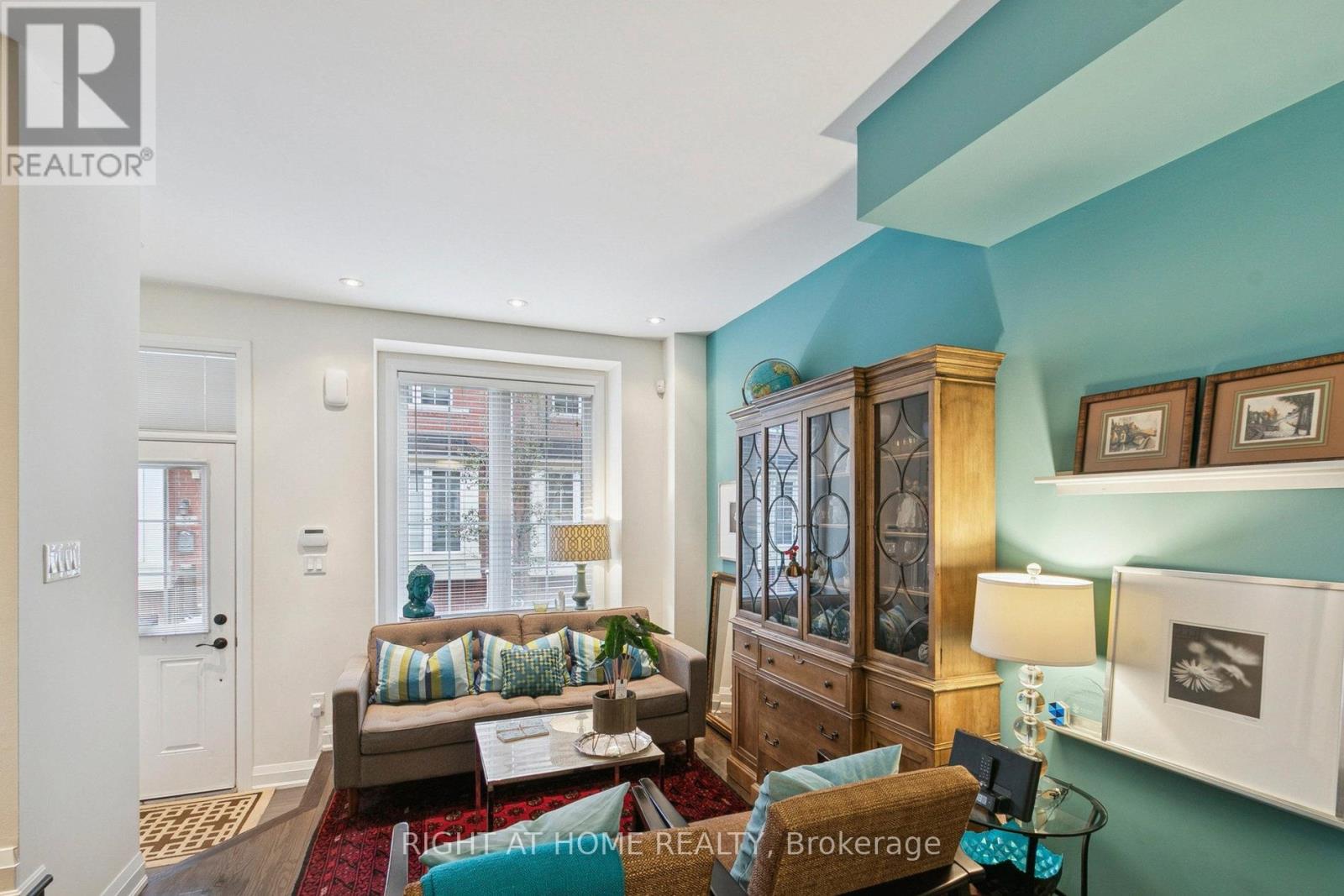 28 RAFFEIX LANE - Photo 5 of 40, Toronto (Moss Park), Ontario