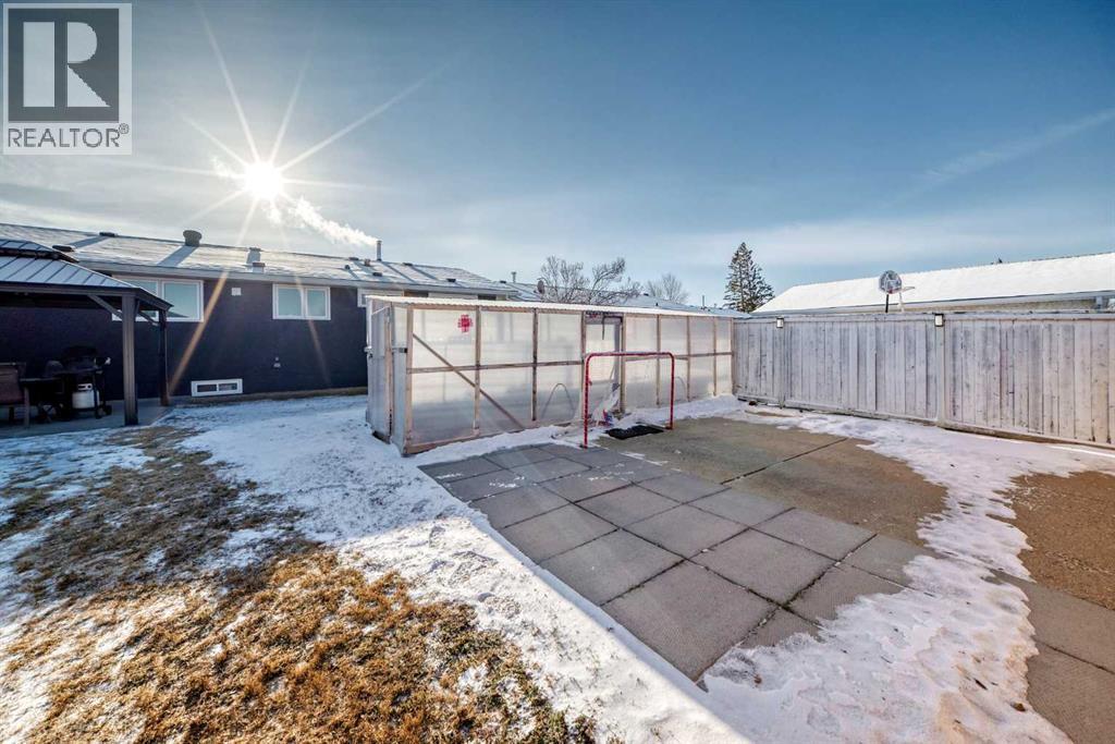 Single Family House Bungalow for Sale in  Pinecrest Crescent NE Pineridge Calgary 