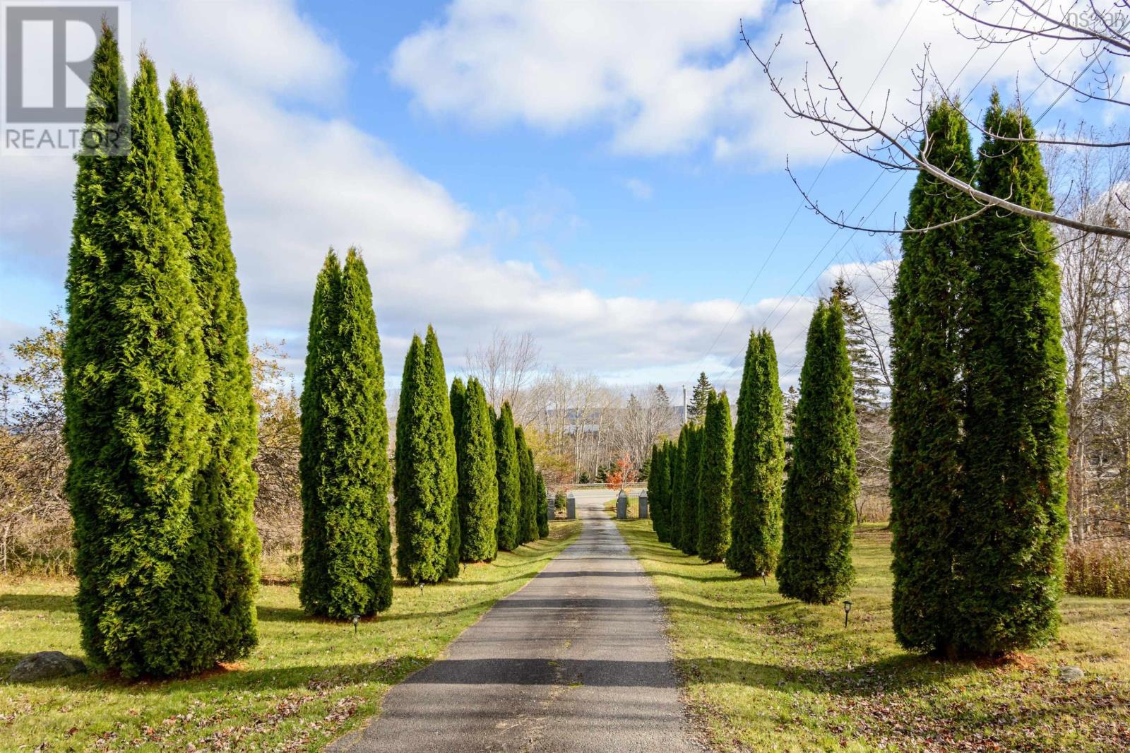 Property 11 of 35 of 11980 105 Highway