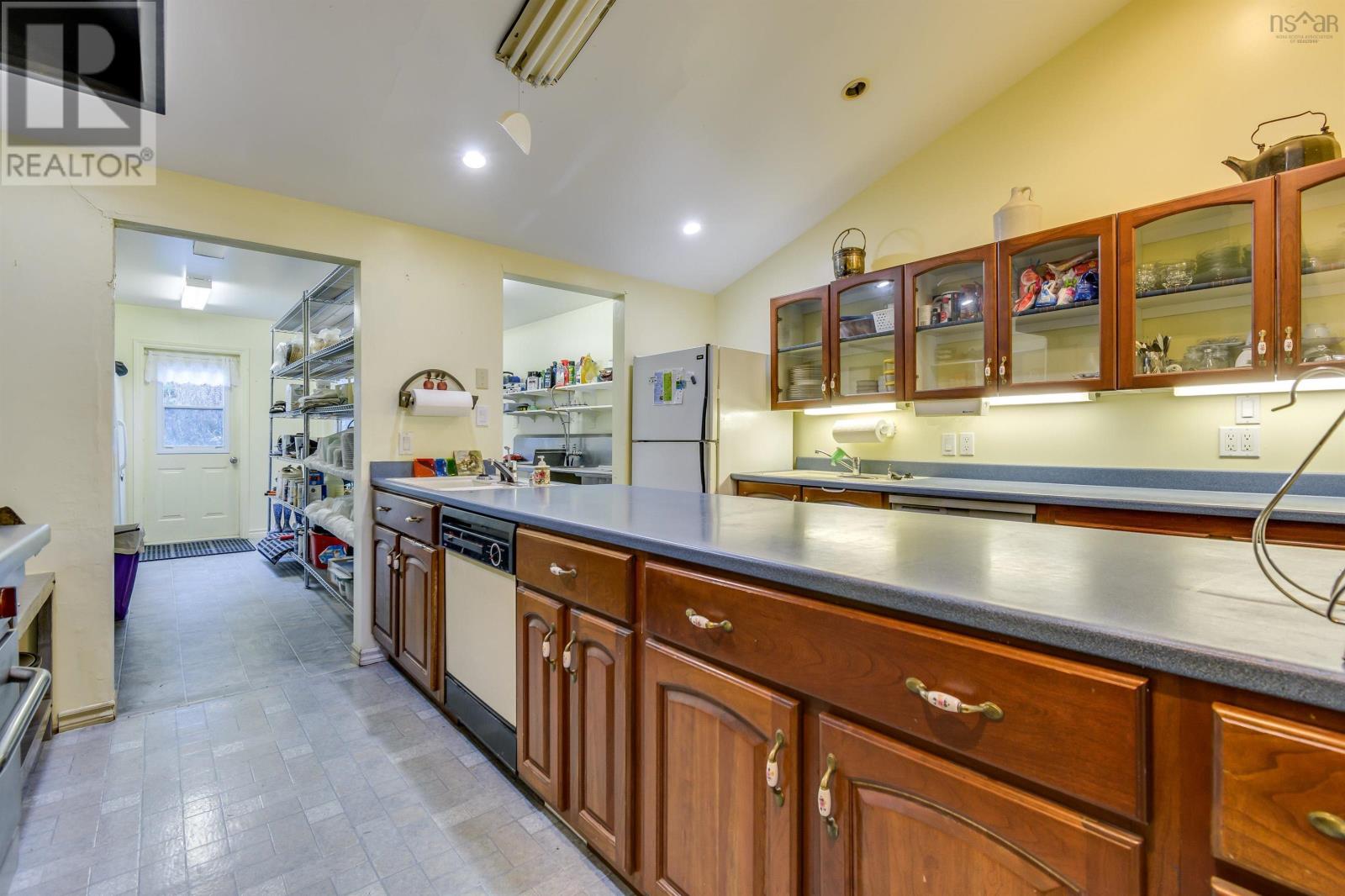 Property 34 of 35 of 11980 105 Highway