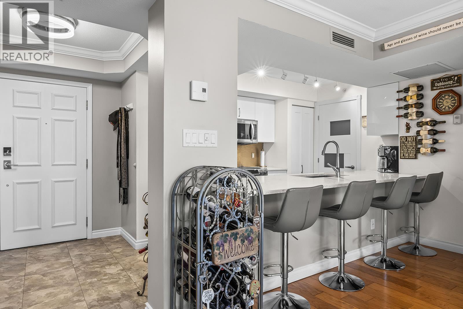 302 1160 Sunset Drive, Kelowna