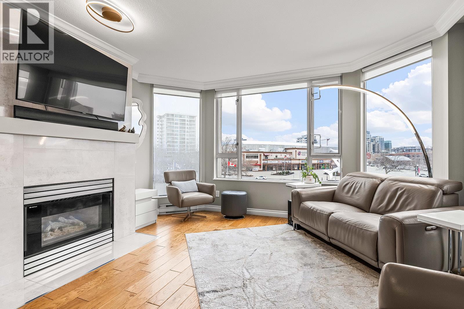 302 1160 Sunset Drive, Kelowna