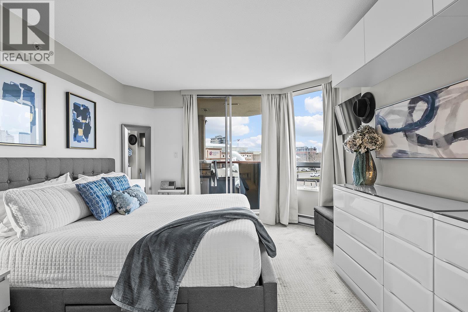 302 1160 Sunset Drive, Kelowna