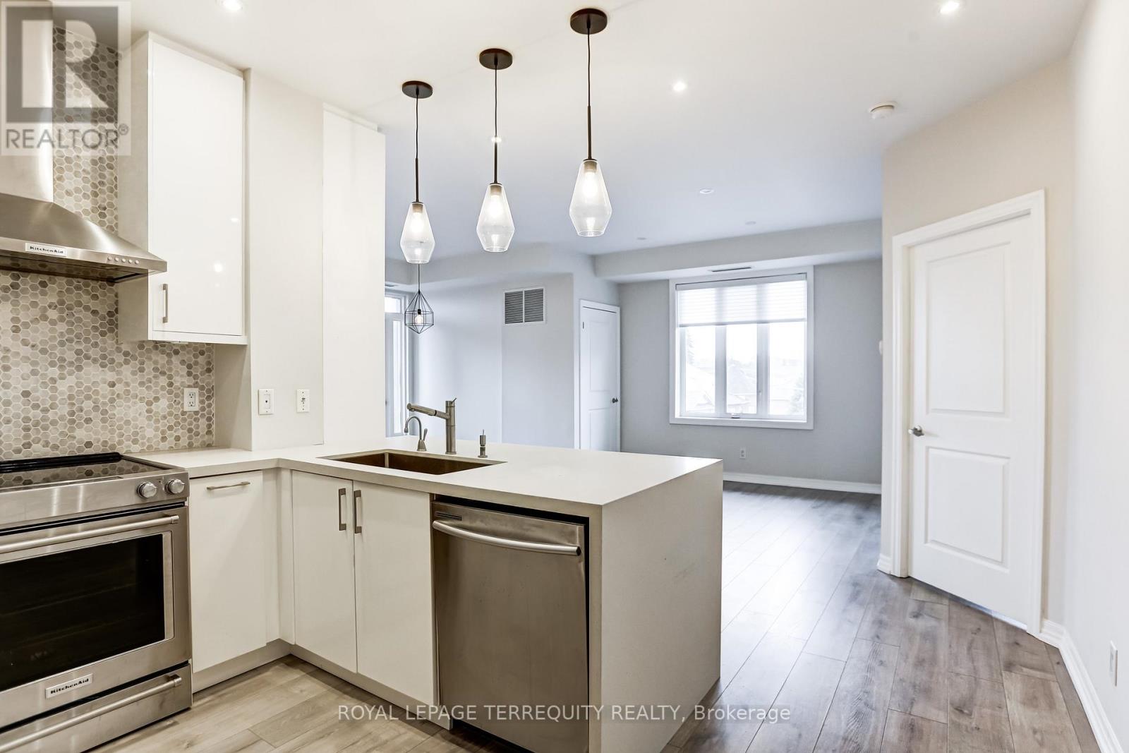 #422 245 DALESFORD ROAD - 3