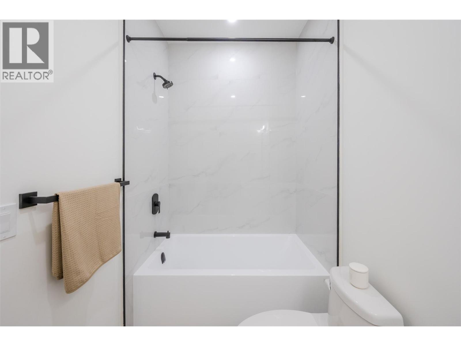 194 Maple Place Unit# 2, Oliver