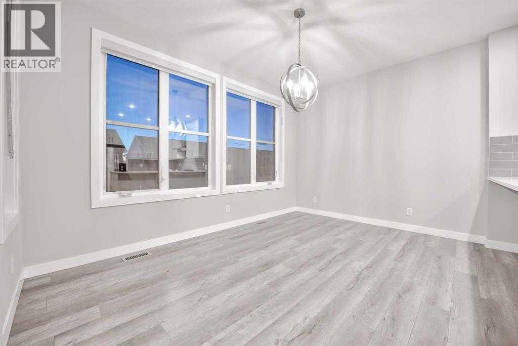 Single Family House for Sale in  Crestridge Common SW Crestmont Calgary 