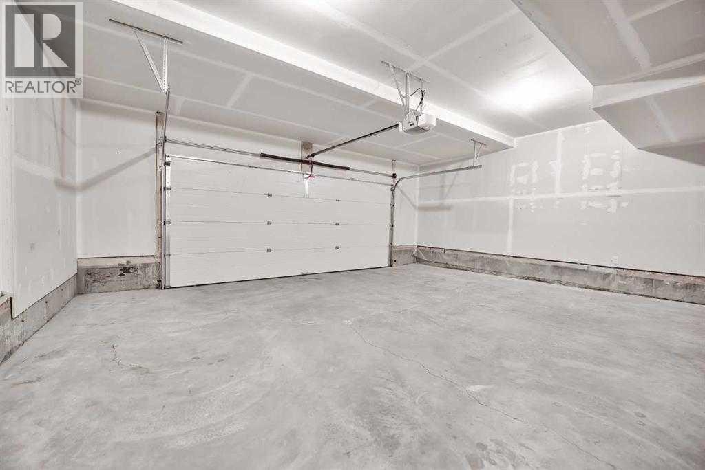 Single Family House for Sale in  Crestridge Common SW Crestmont Calgary 